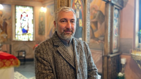 Timofey Kitnis ist der Priester der russisch-orthodoxen Gemeinde in Klausen. Seine Familie hat große Pläne für das alte Kloster. 