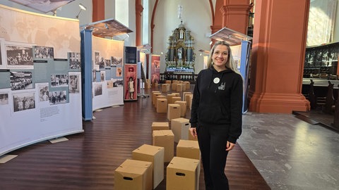 Carolin Hostert-Hack ist eine der Organisatorinnen, die die Ausstellung nach Prüm gebracht haben.