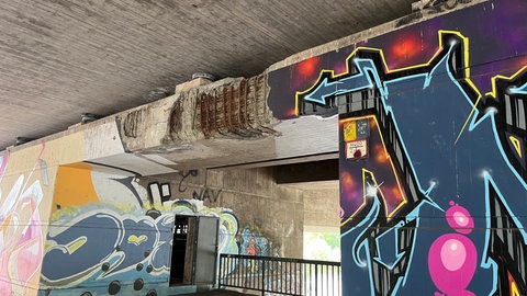 Die Konrad-Adenauer-Brücke in Trier soll generalsaniert werden. Die Brücke ist marode. 