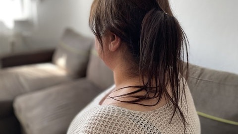 Shirana, eine geflüchtete Frau aus Syrien, ist verzweifelt. Sie konnte ihren Mann und zwei ihrer Kinder bisher aus der Türkei nicht nachholen. Mit dem neuen Gesetz dürfte es noch schwieriger werden.