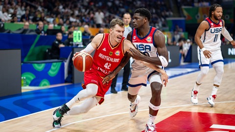 Bayern Spieler Andi Obst beim Sieg gegen die USA im Halbfinale der WM 2023. Auch er wird einer der Gegner der Trierer Basketballer in der kommenden Bundesligasaison.