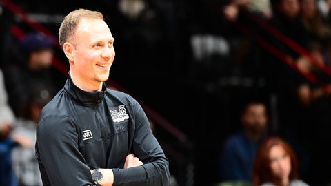 Auch in der Bundesliga wird Jacques Schneider weiter Coach der Basketballer der Gladiators Trier sein. Für ihn geht die Arbeit nach der Aufstiegssaison direkt weiter. Er sichtet mögliche neue Spieler.