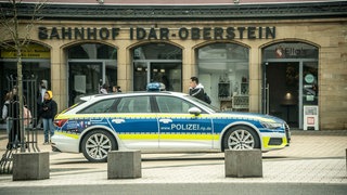 Der Idar-Obersteiner Bahnhof ist für einige Menschen ein Angstraum. Deshalb will die Polizei dort in Zukunft präsenter sein und das Gespräch mit den Bürgerinnen und Bürgern suchen.