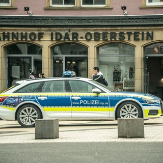 Der Idar-Obersteiner Bahnhof ist für einige Menschen ein Angstraum. Deshalb will die Polizei dort in Zukunft präsenter sein und das Gespräch mit den Bürgerinnen und Bürgern suchen.