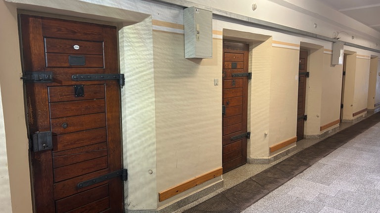 Insgesamt gibt es in dem Altbau der JVA Wittlich vier Etagen. Auf jeder Etage gibt es neben den Zellen auch Räume für das Personal. 