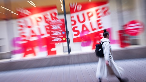 Bei vielen Einzelhändlern beginnt traditionell am letzten Montag im Juli der freiwillige Sommerschlussverkauf.