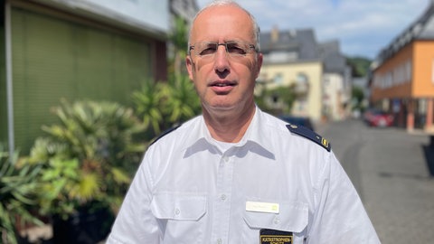 Brand- und Katastrophenschutzinspekteur Jörg Teusch ist stolz darauf, dass seine Truppe bei dem Einsatz in Kröv sieben Menschen retten konnte. 