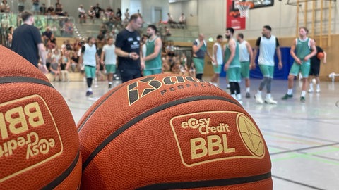 Zum Auftakt in die Vorbereitung auf die Basketball-Bundesligasaison haben die Gladiators Trier ein öffentiches Training vor 600 Fans absolviert.