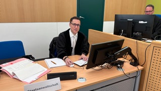 Im Prozess um einen Mord an einer Seniorin in Trier-West hat der leitende Oberstaatsanwalt abgelehnt, den derzeitigen Staatsanwalt Eric Samel vom Prozess abzuziehen. 