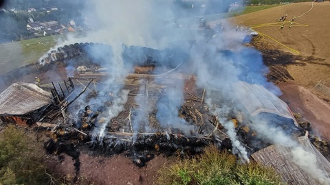 In Stadtkyll in der VG Gerolstein brannte ein landwirtschaftlicher Betrieb mit einem Stall. Die Tiere konnten gerettet werden. 