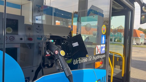 Andere Gemeinden, wie die Stadt Köln, haben bereits erste Erfahrungen mit Wasserstoffbussen gemacht. Doch die waren nicht immer positiv, sagen die Birkenfelder Wissenschaftler.  