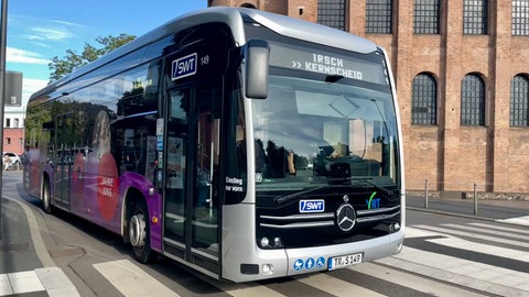 Früher hatten die E-Busse in Trier Probleme, die Höhenstadtteile zu erreichen. Heute sind sie überall im Stadtgebiet unterwegs. 