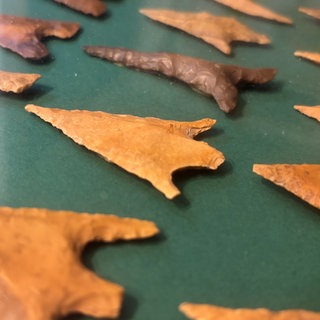 Siegbert Eickelkamp aus der Eifel sammelt Steinzeit-Artefakte aus Afrika. 