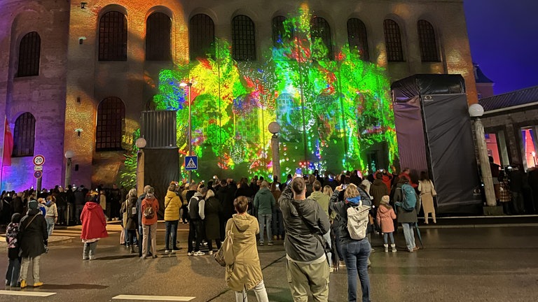 Lichtershows und Lichterinstallationen im Palastgarten und an der Konstantin-Basilika bei der Illuminale in Trier