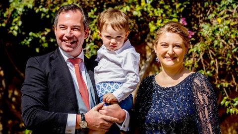 Das künftige großherzogliche Paar: Guillaume und seine Frau Stéphanie. Hier vor zwei Jahren mit dem ersten Sohn Charles