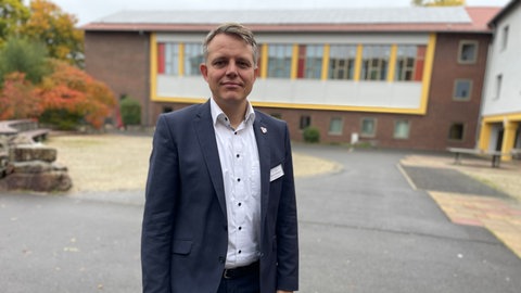 Roland Praetorius ist Ordnungsdezernent in der Kreisverwaltung in Birkenfeld. Die Bestandssanierung der Schule ist aus seiner Sicht eine große Herausforderung. Die Schüler müssten schließlich weiter unterrichtet werden.