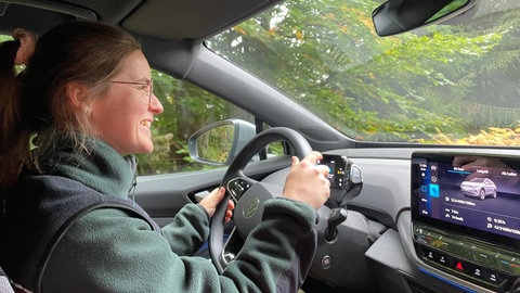 Als Forstwirtin kümmert sich Helena Heser um den Wald am Forstamt Trier