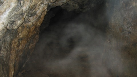 Das "Gespenst" in der Buchenlochhöhle. Ab und zu bildet sich Nebel in der Höhle. 