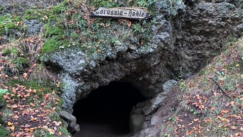 Die "Borussia Höhle" ist eine von insgesamt vier Mühlsteinhöhlen bei Hohenfels-Essingen.