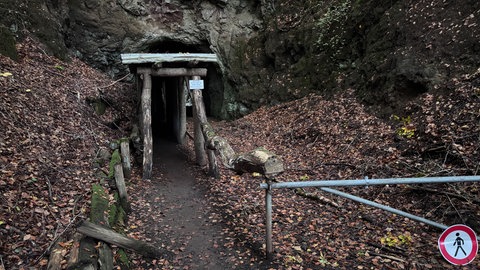 Der Eingang in den Steinbruch auf dem Arensberg.