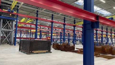 In Kirchberg im Hunsrück hat ein neues Betonwerk eröffnet. 250 Arbeitsplätze sollen dort langfristig entstehen.