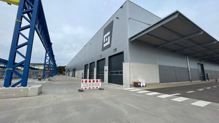 In Kirchberg im Hunsrück hat ein neues Betonwerk eröffnet. 250 Arbeitsplätze sollen dort langfristig entstehen.