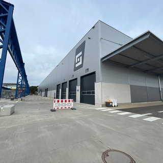 In Kirchberg im Hunsrück hat ein neues Betonwerk eröffnet. 250 Arbeitsplätze sollen dort langfristig entstehen.