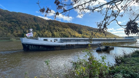 Stillstand auf der Mosel: Für das Schiff von Yanick Allard geht es in Sankt Aldegund erstmal nicht weiter. 