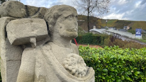 Der römische Weingott Sucellus ist der Schutzpatron der Winzer und Küfer. Und des Ortes Kinheim an der Mosel. 