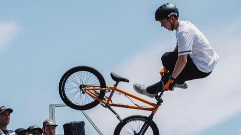 Der Eifeler BMX-Fahrer Zom Clemens nimmt an der Weltmeisterschaft im Freestyle in Saudi-Arabien teil.