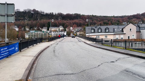 Die Hochbrücke ist die Verkehrsader in Gerolstein. Sie verbindet die beiden Stadthälften miteinander, die von der Kyll getrennt werden.