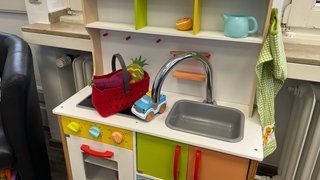 Eine Spielküche in den Räumen des Kinderpflegedienstes in Wittlich.