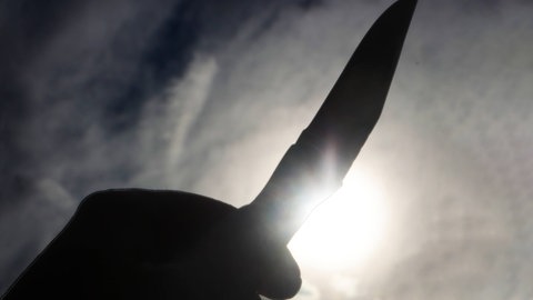 Ein 19-Jähriger aus Idar-Oberstein ist am Montag bei einem Messerangriff so schwer verletzt worden, dass er notoperiert werden musste.