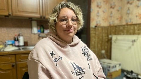 Nachbarin Kathrin Lempp unterstützt das Ehepaar bei Behördengängen. Für sie sei es selbstverständlich, ihren Nachbarn zu helfen.