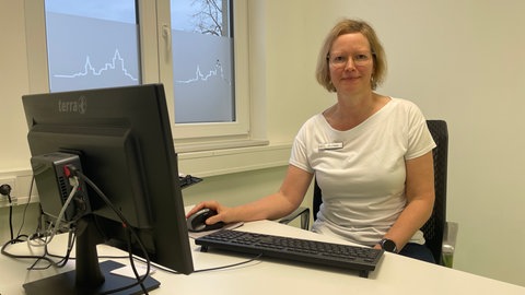 Julia Hoppe vom Hausärzteverband Rheinland-Pfalz hat ihre Praxis in Saarburg. 