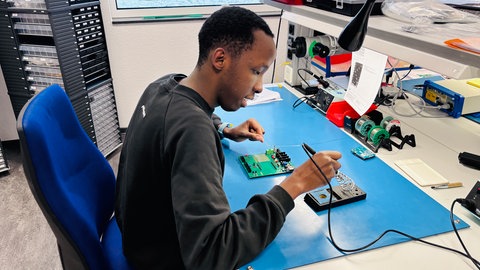 Ebbola Karangwa aus Ruanda macht eine Ausbildung in der Eifel.