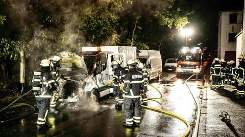 In Idar-Oberstein ist in der nach ein Kleintransporter ausgebrannt. 