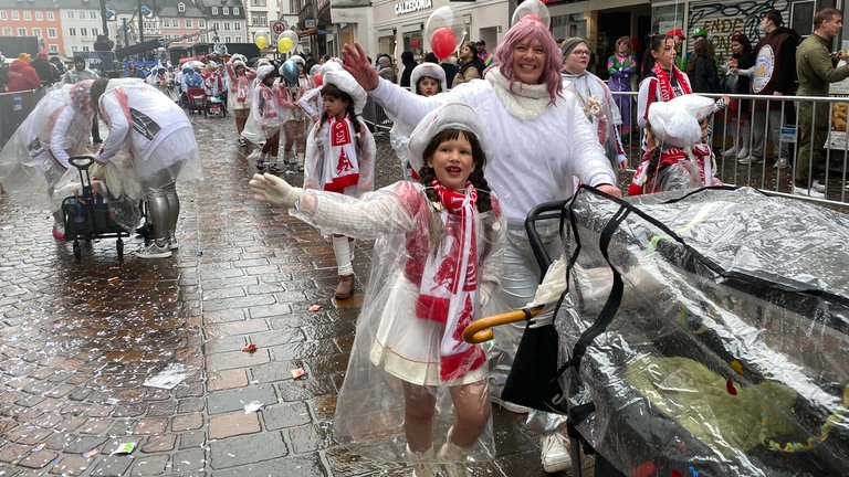 Beim Umzug am Rosenmontag sind auch die