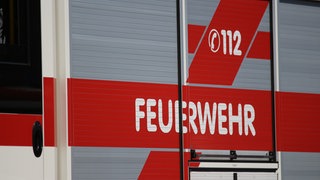 In der Eifel im Bereich MesserichNiederstedem sind am Montababend etwa 100 Heuballen in Brand geraten.