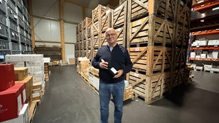 Winzer Johannes Selbach macht sich Sorgen, wenn er daran denkt, wie er seine Kisten Wein noch weiter in den USA verkaufen soll.