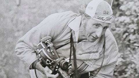 Gerhard Hosser auf einem Begleitfahrzeug bei der Rheinland-Pfalz-Rundfahrt im Radsport.