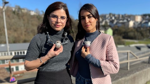 Farnoosh und Rezvan leben seit einigen Jahren in Idar-Oberstein. Mit den Gedanken sind sie derzeit bei ihren Familien im Iran.