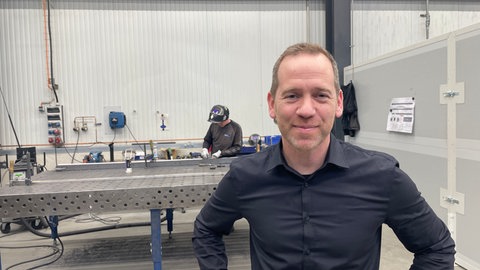 Henning Schlöder ist einer der drei Geschäftsführer der Firma SD-Blech in Zemmer. 