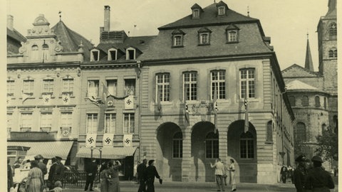 Trier unter den Nazis: Neue Forschung zu den Tätern im Dritten Reich: Am Trierer Hauptmarkt war 1933 der Sitz der Staatspolizeistelle Trier. 