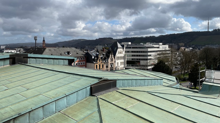 Der Blick über Trier vom obersten Stock des Baugerüstes an der Porta Nigra.