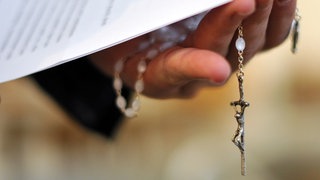 Die katholische Kirche zahlt Missbrauchsopfern seit einigen Jahren sogenannte Anerkennungsleistungen.