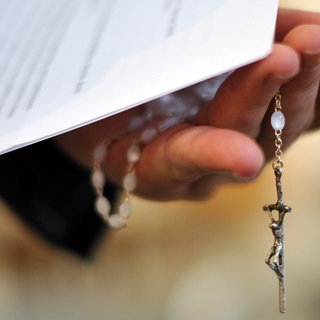 Die katholische Kirche zahlt Missbrauchsopfern seit einigen Jahren sogenannte Anerkennungsleistungen.