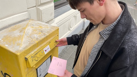 Trierer SWR-Reporter erhält dreimal falsche Briefwahlunterlagen für Landtagswahl.