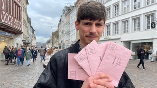 Trierer SWR-Reporter erhält dreimal falsche Briefwahlunterlagen für Landtagswahl.