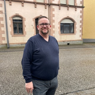 Heiko Jäckels will mit zwei weiteren Partnern eine alte Villa in Bausendorf modernisieren. Auch Sozialwohnungen sollen entstehen.
